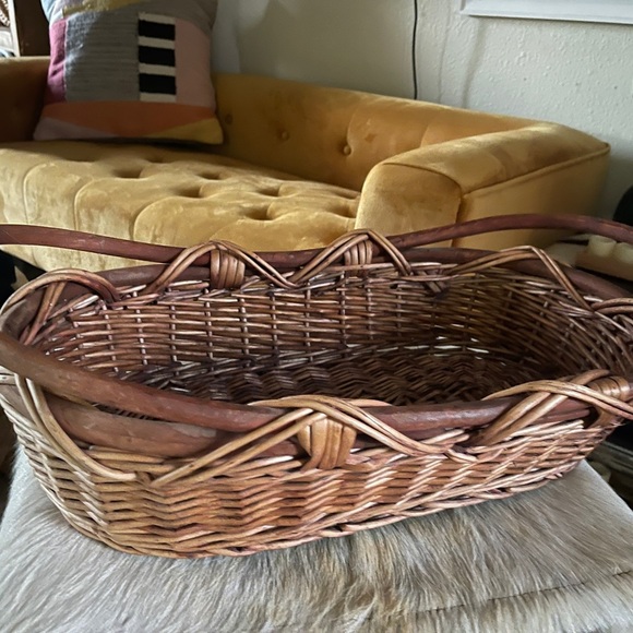 Vintage wicker rattan boat shaped decorative basket 22.5” x 12” - Picture 6 of 9